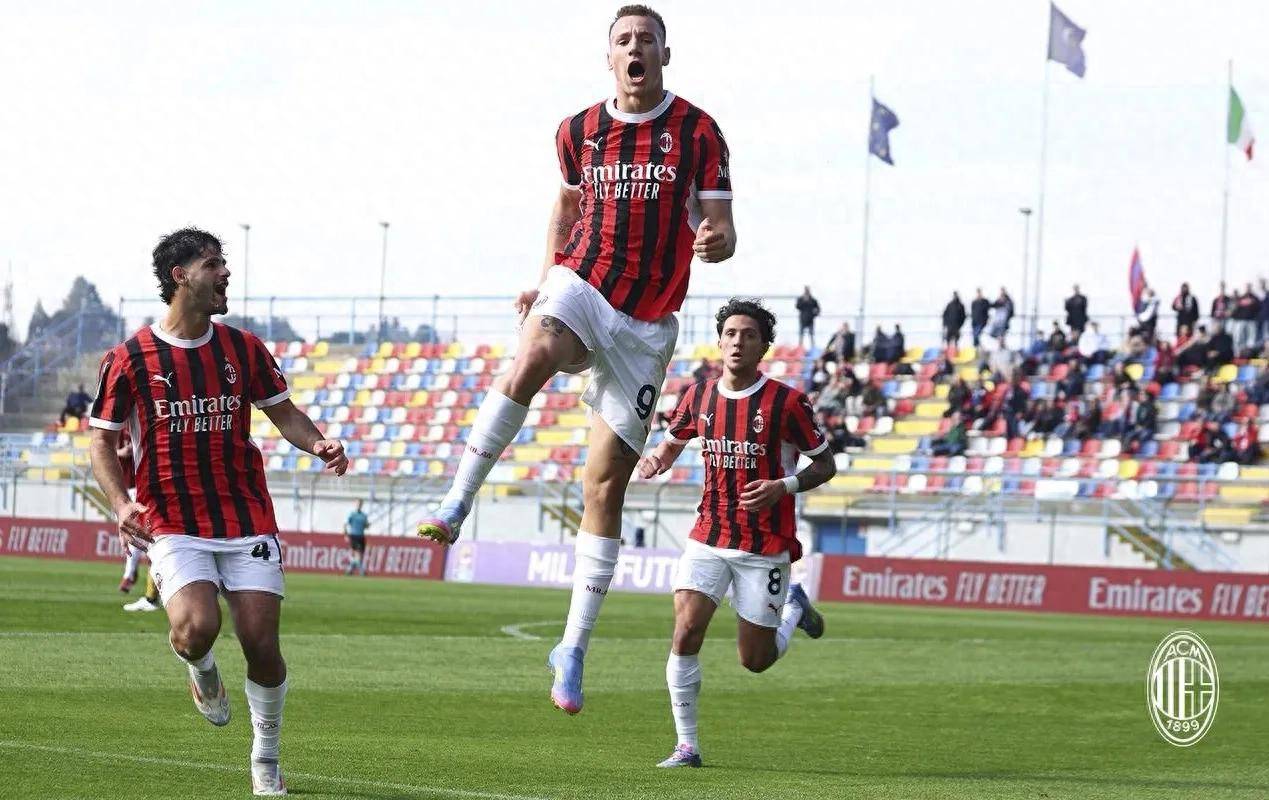 强调自己是 强调自己是