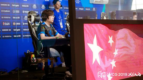 中脱颖而出 中脱颖而出