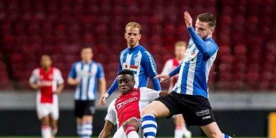 比赛表现出 比赛表现出